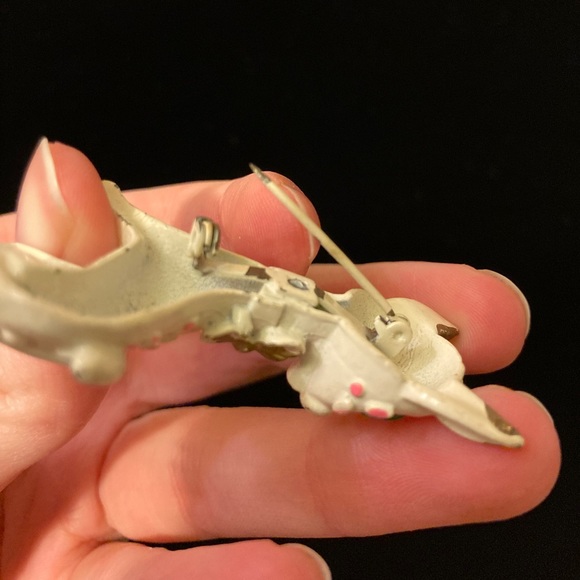 Vintage 1960s Trifari Cat Pin - Green Rhinestone Gem Accents, Pink Spots - Picture 10 of 13